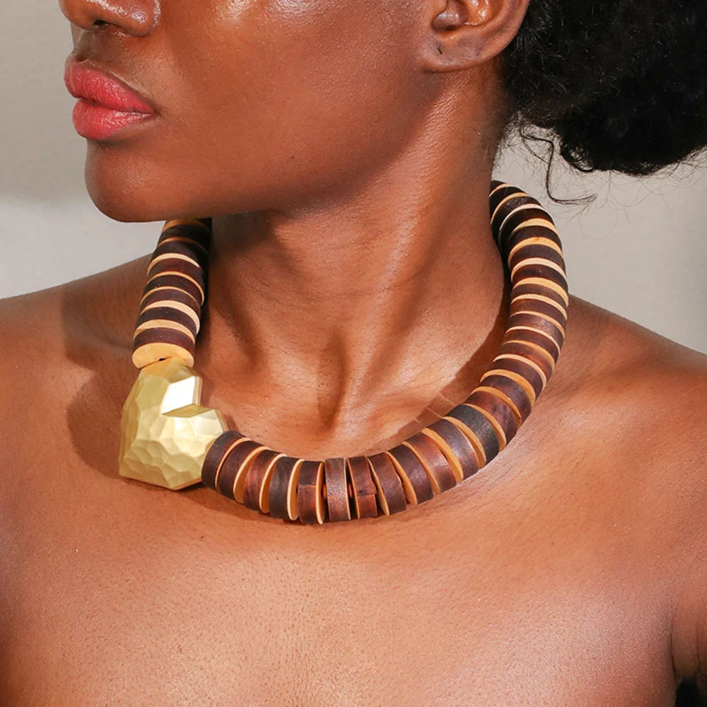 Colar Statement Coração Dourado & Discos Pretos | By Mireva