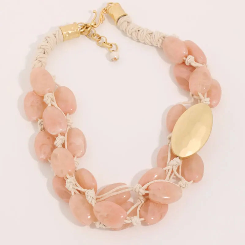 Colar Rosé Artesanal com Cordão e Detalhe Dourado