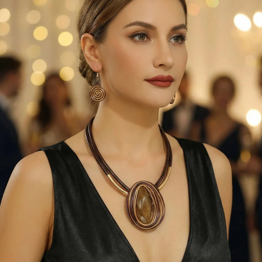 Conjunto Colar Brincos Gota Resina Arame Trançado | By Mireva