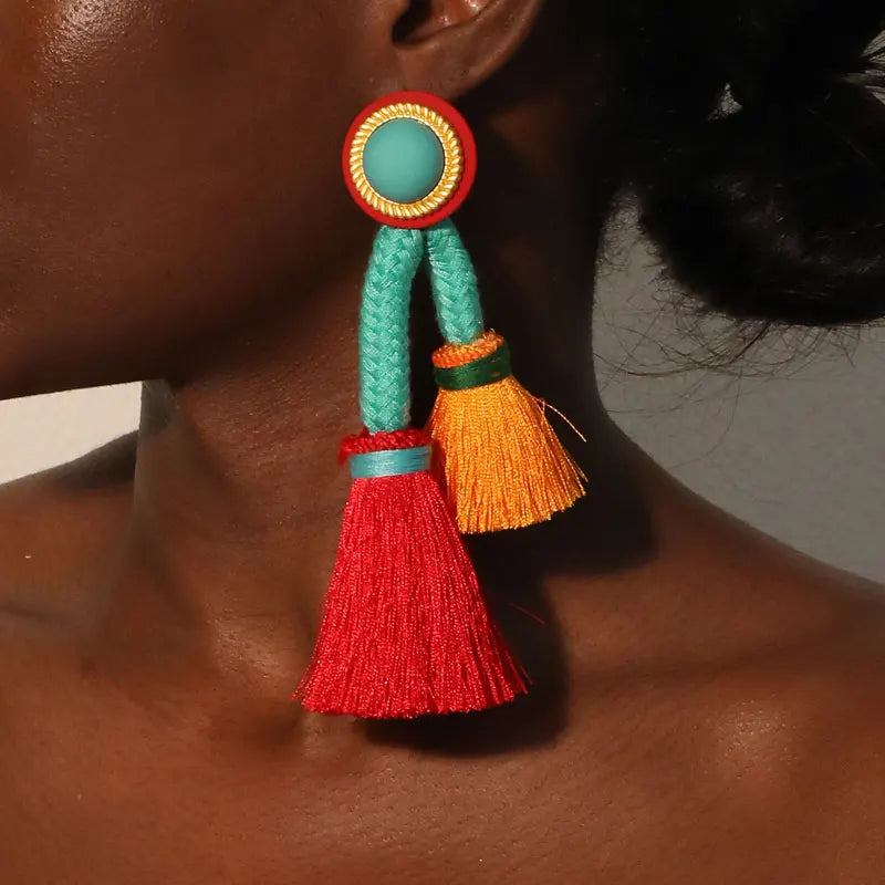 Brinco Boho Longo Colorido Franja — Estilo Artesanal Festivo