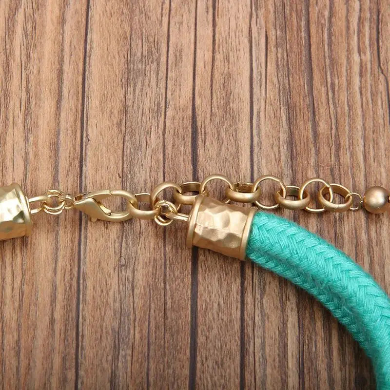 Colar de Cordas e Contas com Pingente de Coração