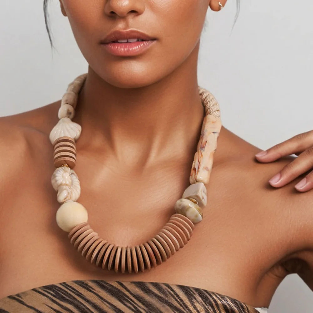 Colar Boho Natural – Madeira, Conchas e Detalhes Artesanais | By Mireva