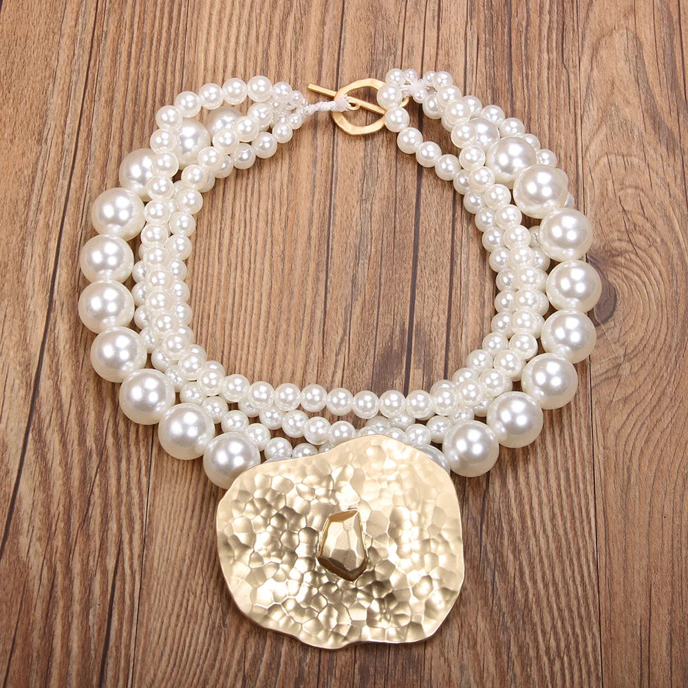 Colar Boho Pérolas & Pingente Geométrico Dourado | By Mireva