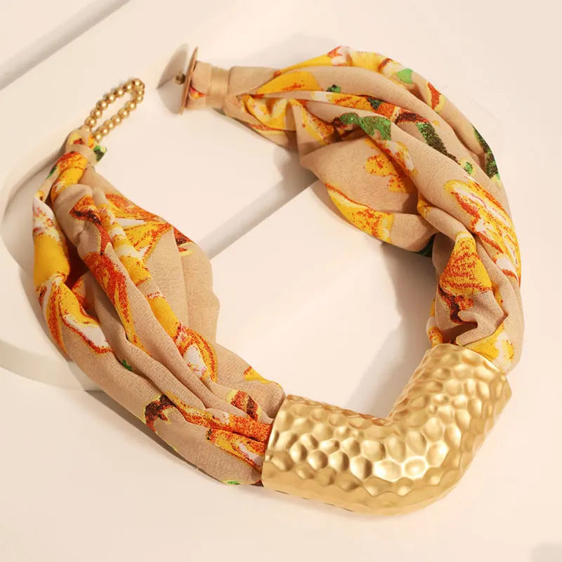 Colar Floral Geométrico com Design Moderno
