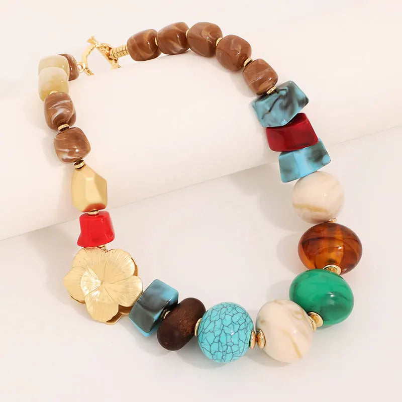Colar Boho com Contas Coloridas Feito à Mão