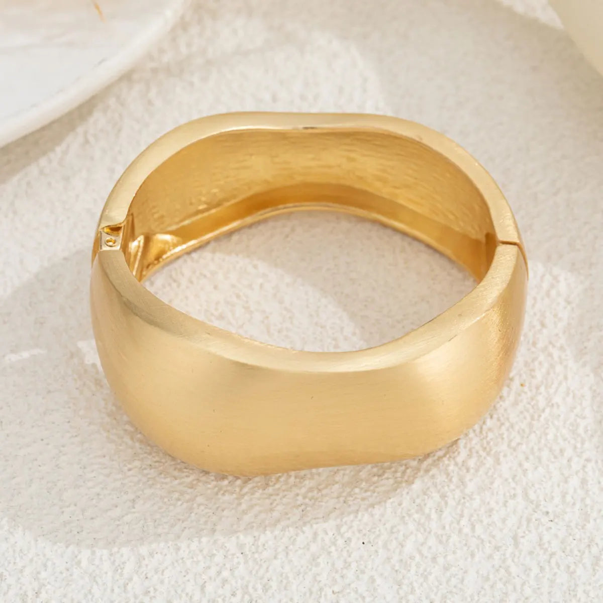 Pulseira Cuff Geométrica Dourada | By Mireva