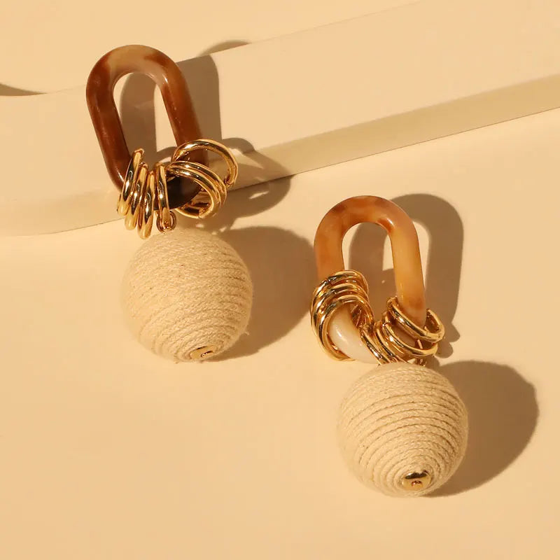 Brincos Longos em Formato de Bola Feitos à Mão