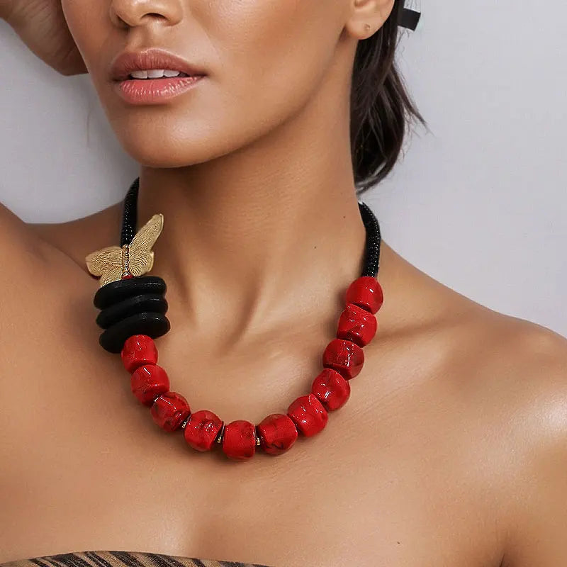 Colar Boho com Contas e Design de Borboleta
