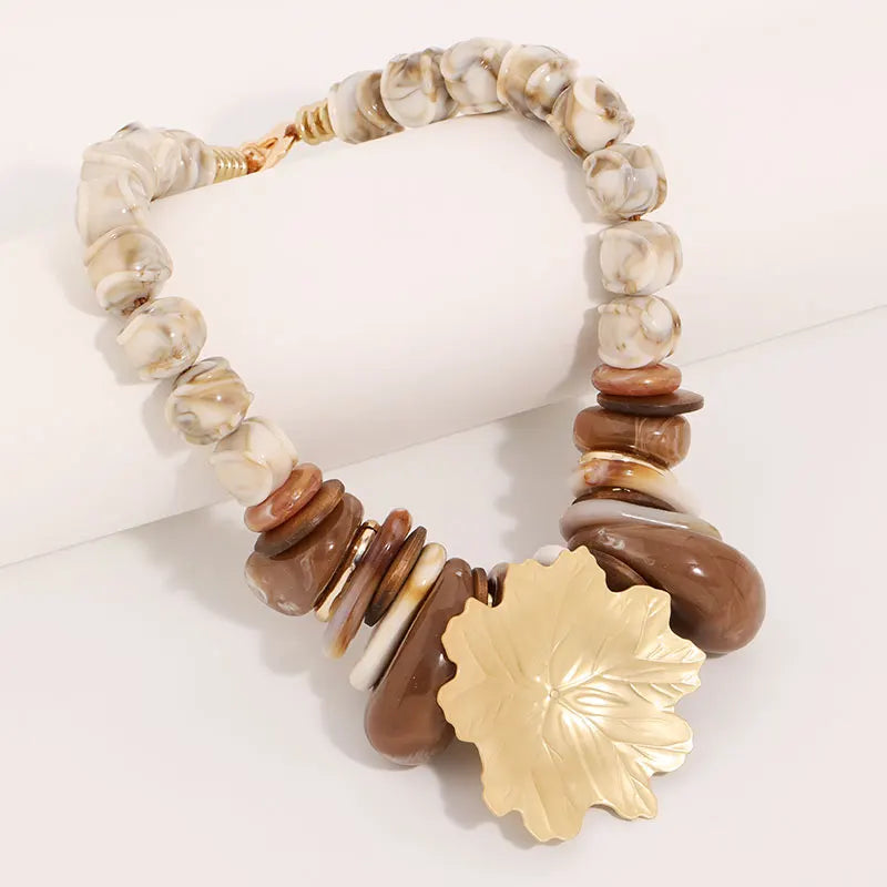 Colar Boho Flor Dourada & Tons Terrosos | By Mireva