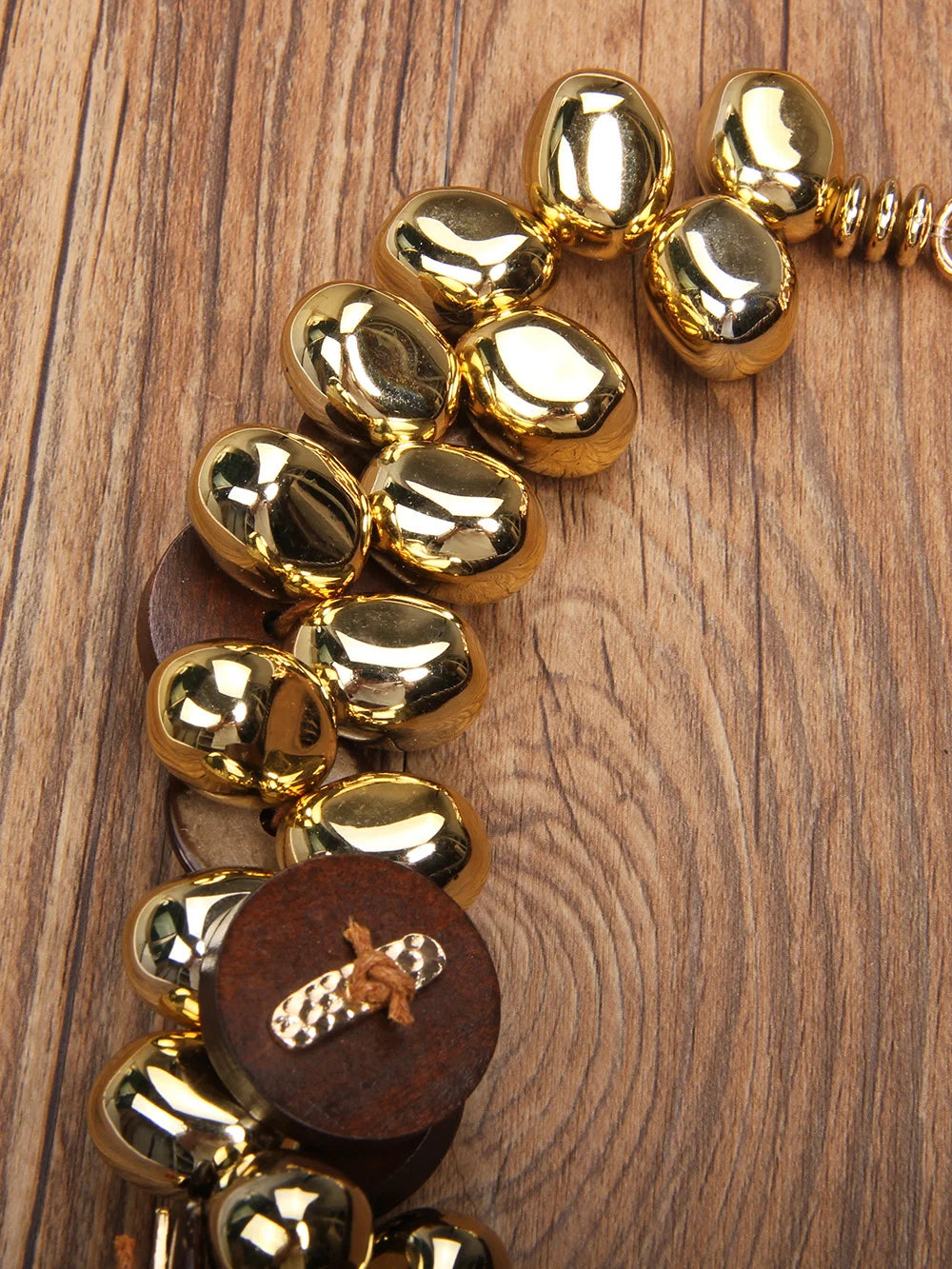 Colar Boho Rolinhos & Detalhes Dourados Statement | By Mireva