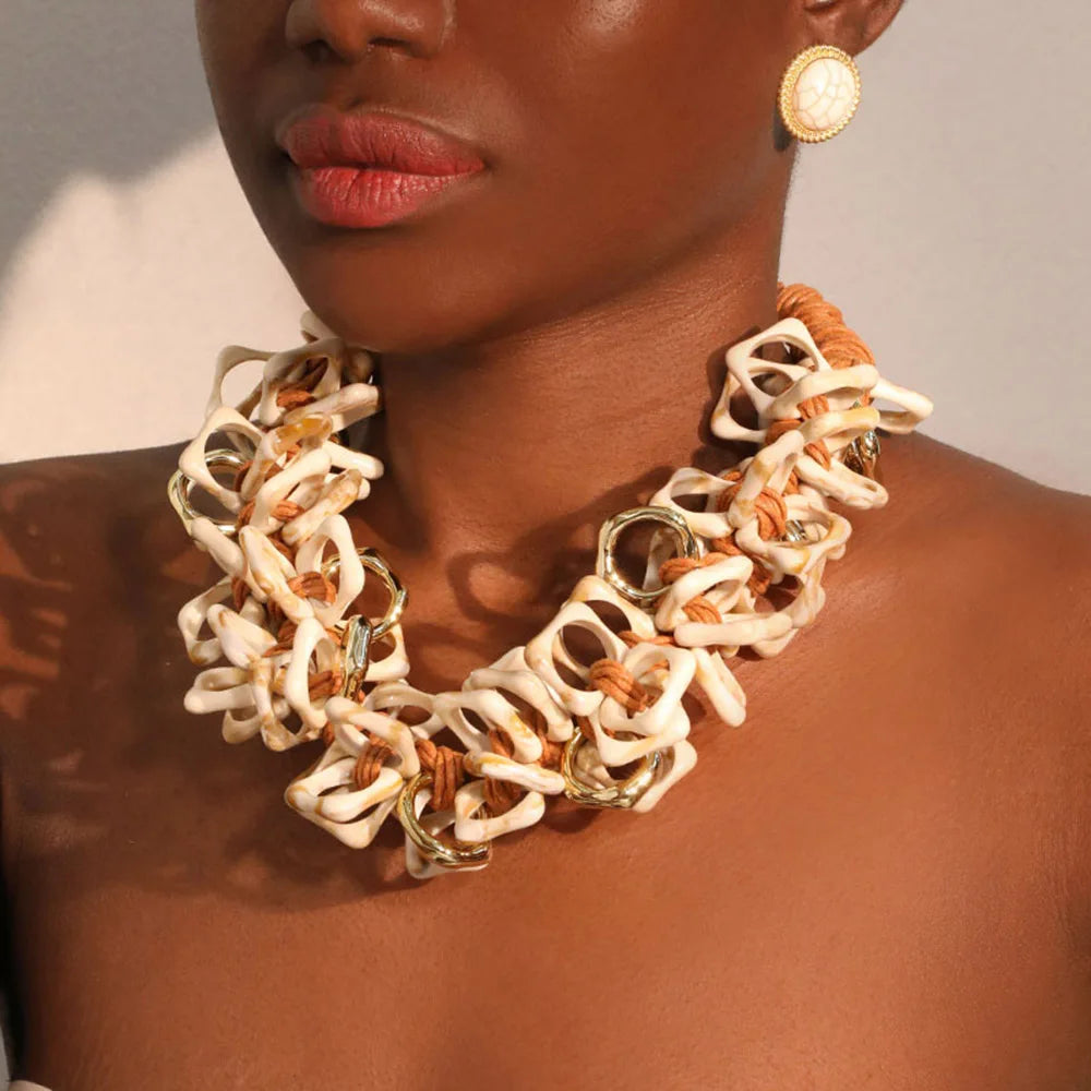 Colar Feminino com Contas Grandes