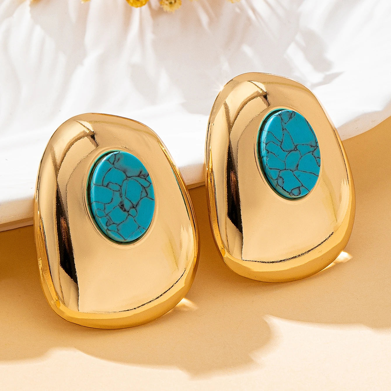 Brincos Geométricos Dourado & Turquesa | By Mireva