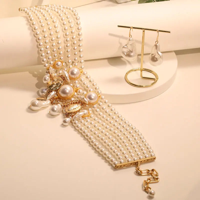 Choker de Pérolas Vintage com Pingentes Dourados + Brincos