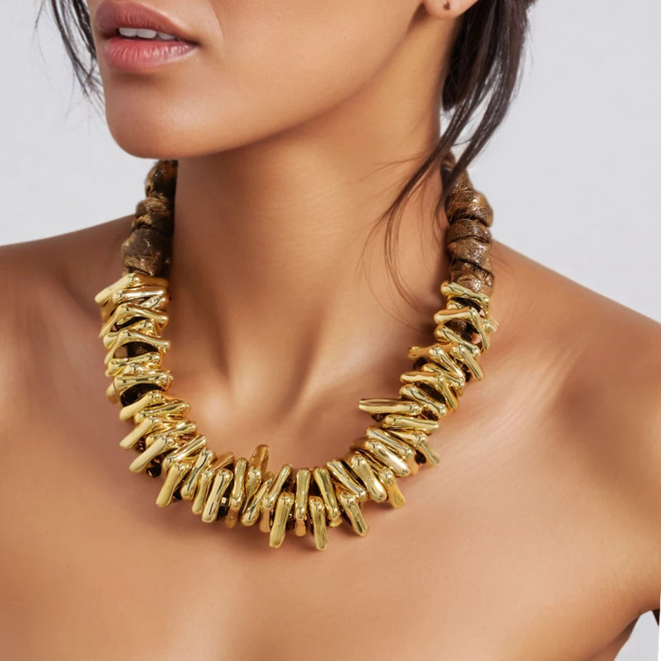 Colar Statement Ondas Douradas | By Mireva