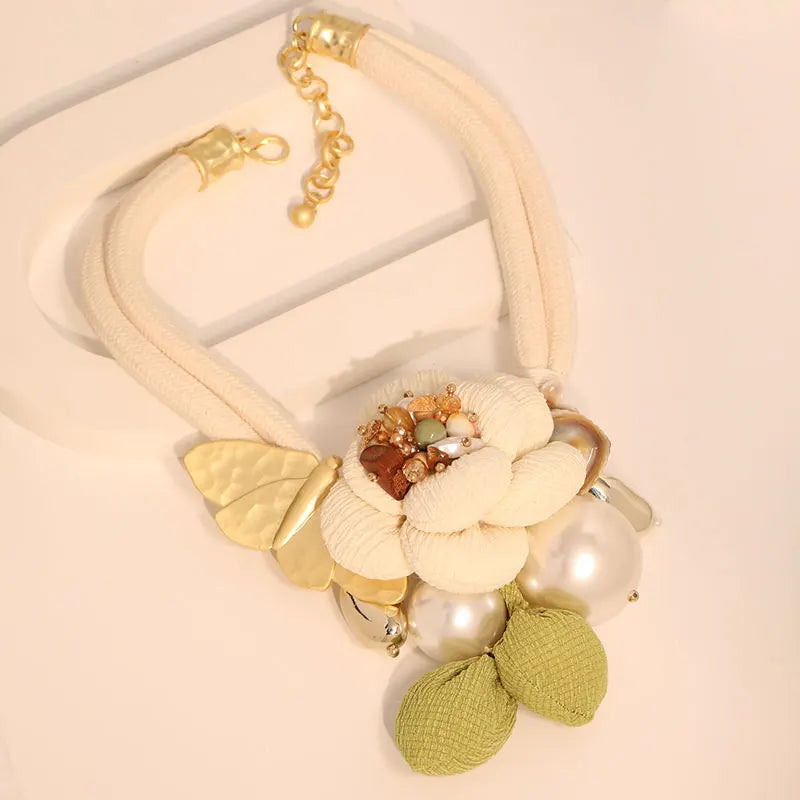 Colar Boho Fashion com Flor e Borboleta