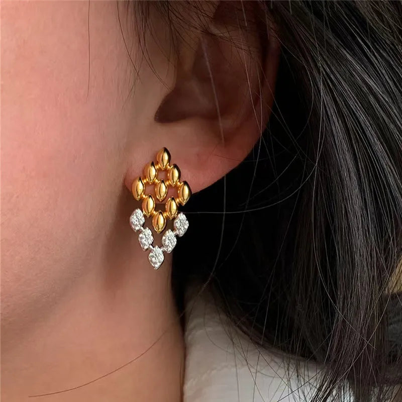 Brinco Dourado com Cristais em Cascata
