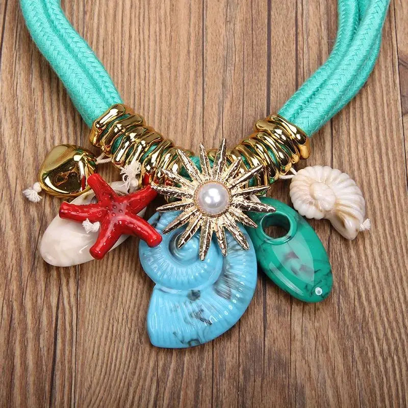 Colar Boho Verde & Conchas Estrelas-do-mar | By Mireva