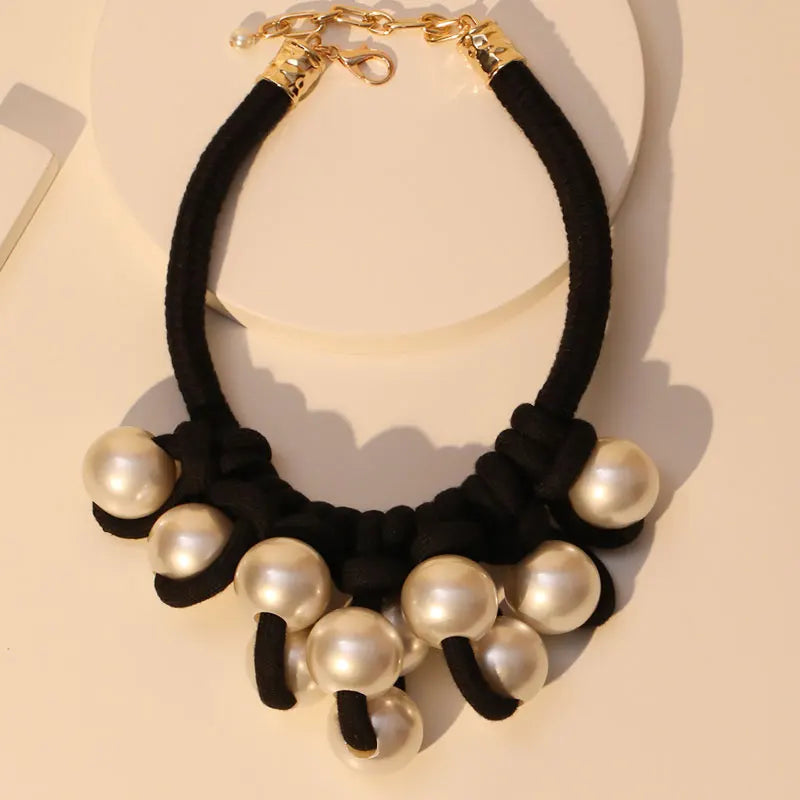 Colar de Pedra com Pérolas Grandes
