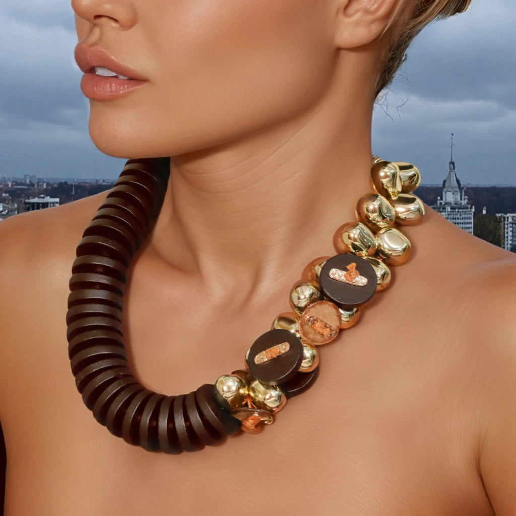 Colar Boho Rolinhos & Detalhes Dourados Statement | By Mireva