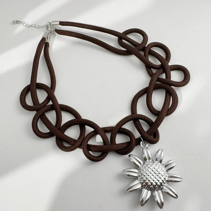 Colar Boho com Pingente de Concha Nautilus