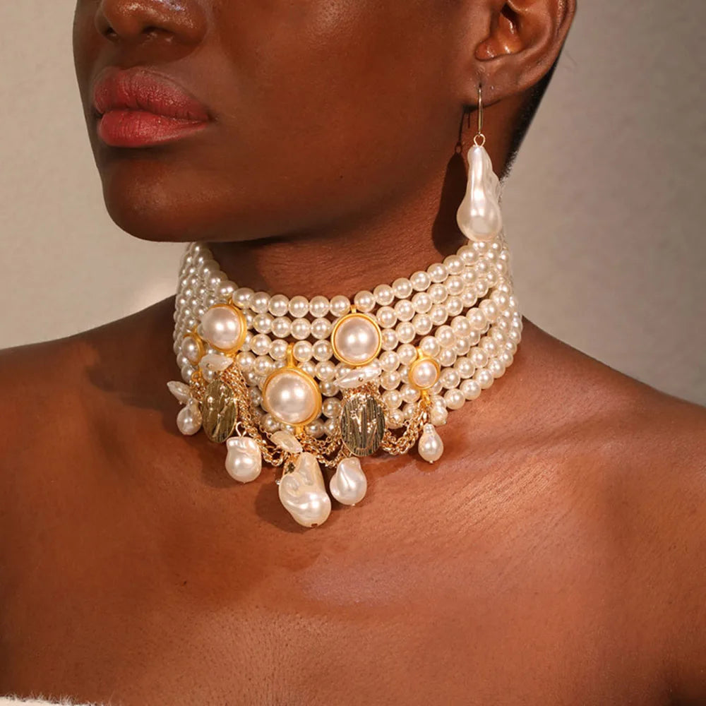 Choker de Pérolas Vintage com Pingentes Dourados + Brincos