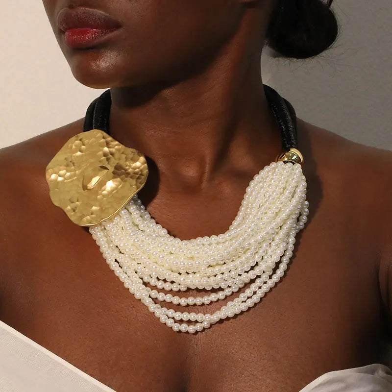 Colar Pérolas Harmonia Dourada By Mireva – Design com Pingente Dourado Texturizado