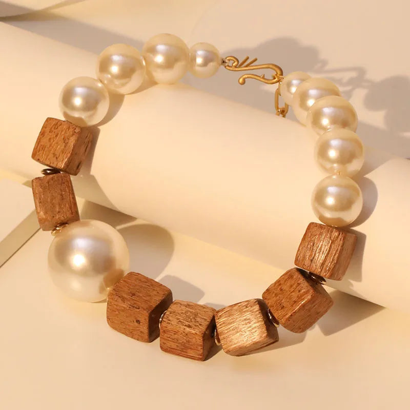 Colar Essência Natural – Pérolas e Madeira em Harmonia Artesanal | By Mireva
