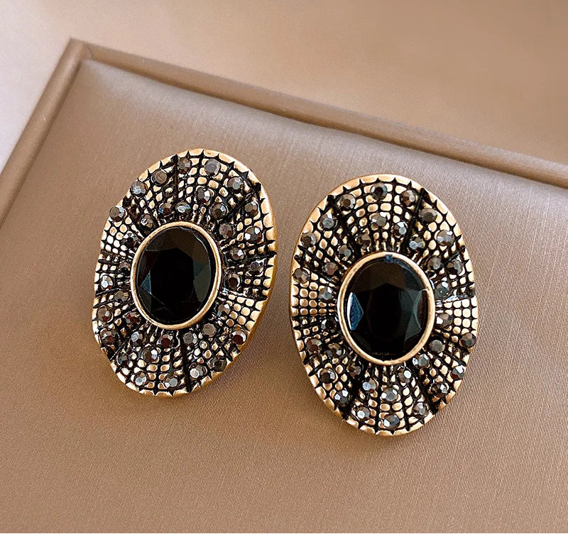 Brinco Vintage Oval Preto com Cristais Dourados