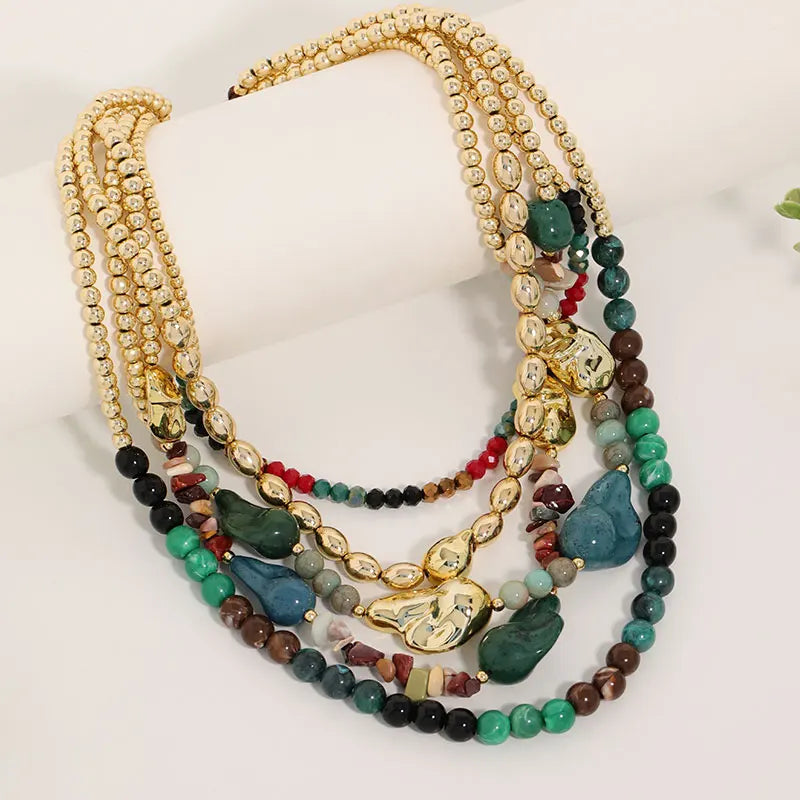 Colar Boho Multicamadas Pedras Verdes | By Mireva