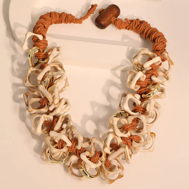 Colar Feminino com Contas Grandes