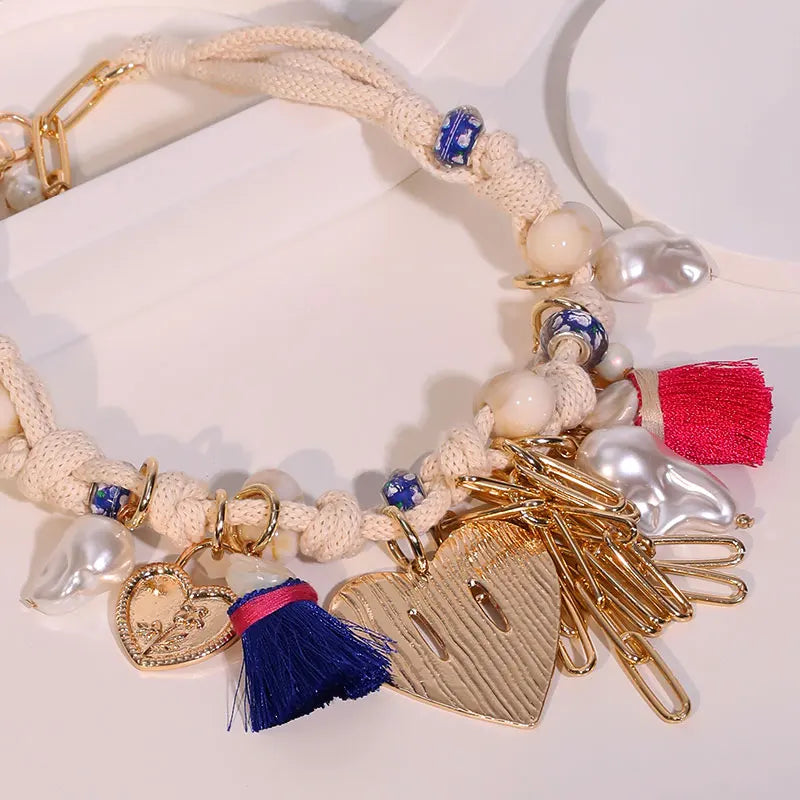 Colar Boho com Contas e Pingentes de Coração