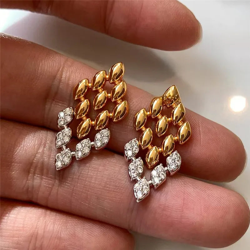 Brinco Dourado com Cristais em Cascata