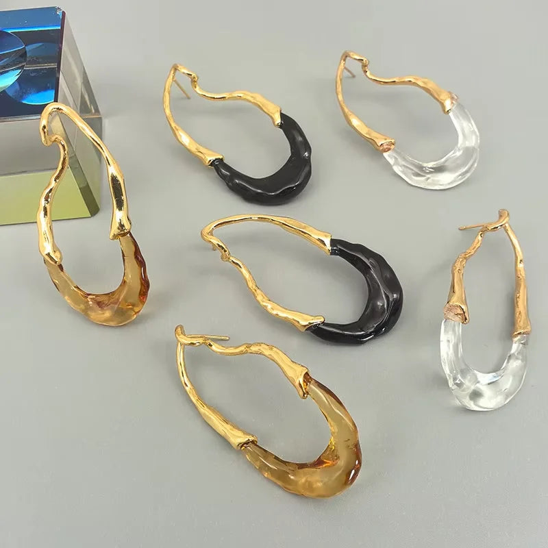 Brinco Dourado com Detalhe Translúcido em Acrílico