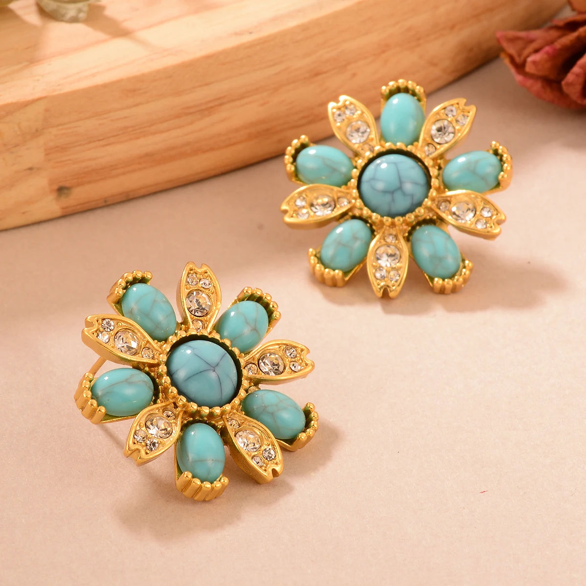 Brincos Flor Turquesa Vintage Dourados | By Mireva