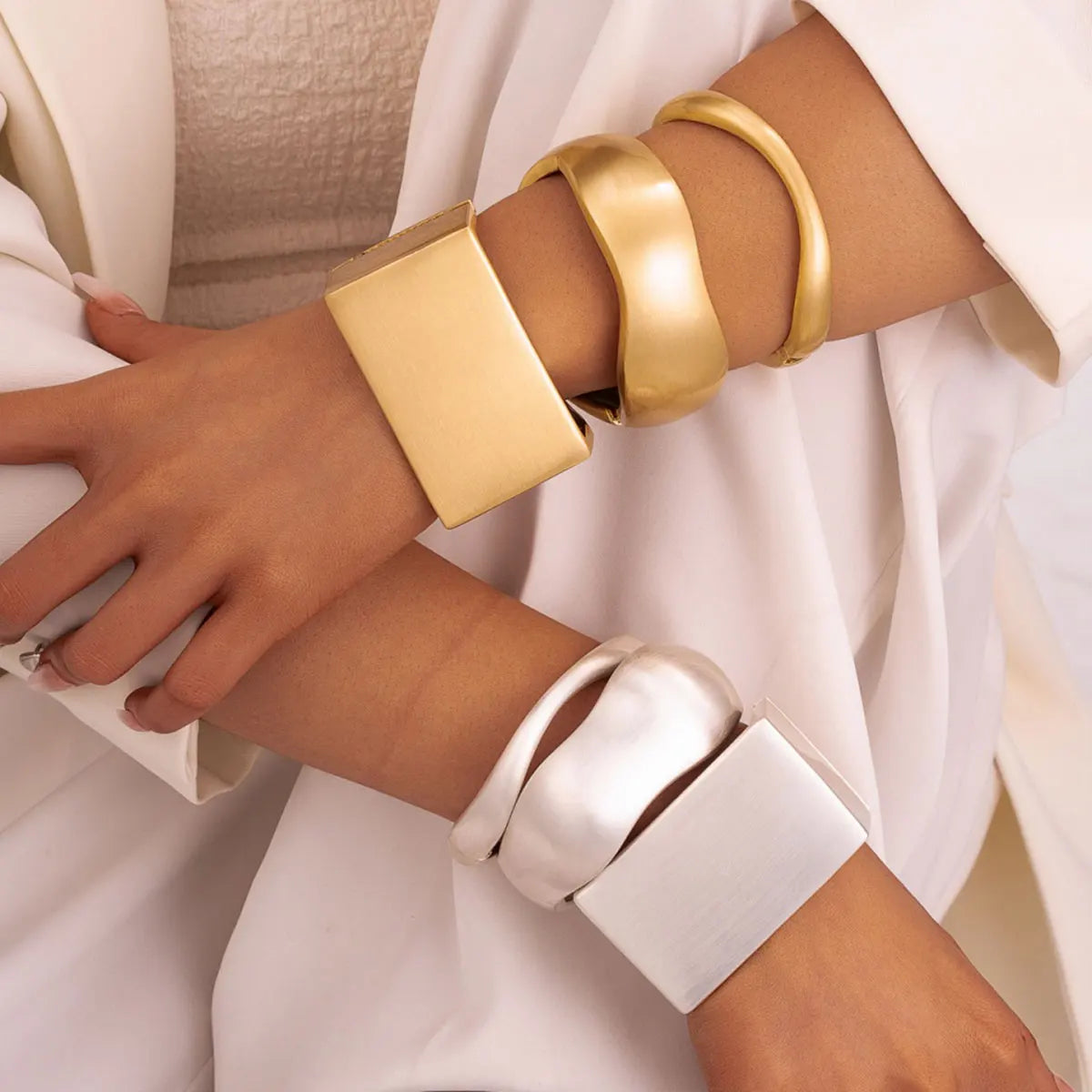 Pulseira Cuff Geométrica Dourada | By Mireva