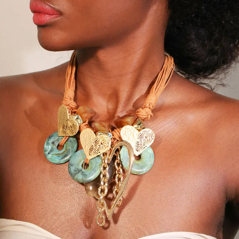 Colar Statement Corações Jade Turquesa Couro Trançado | By Mireva