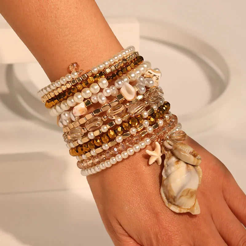 Kit Pulseiras Boho Dourado & Pérola — Detalhe de Concha, Luxo Artesanal para Verão