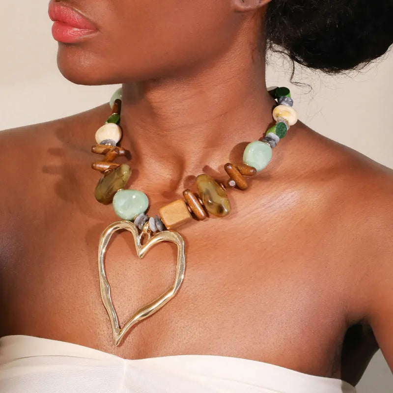 Colar Coração Solar – Joia Artesanal Feminina com Pedras Naturais | By Mireva