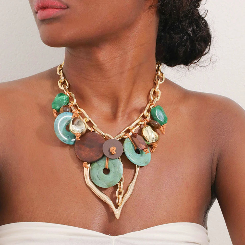 Colar Statement Coração Dourado & Discos Verdes | By Mireva