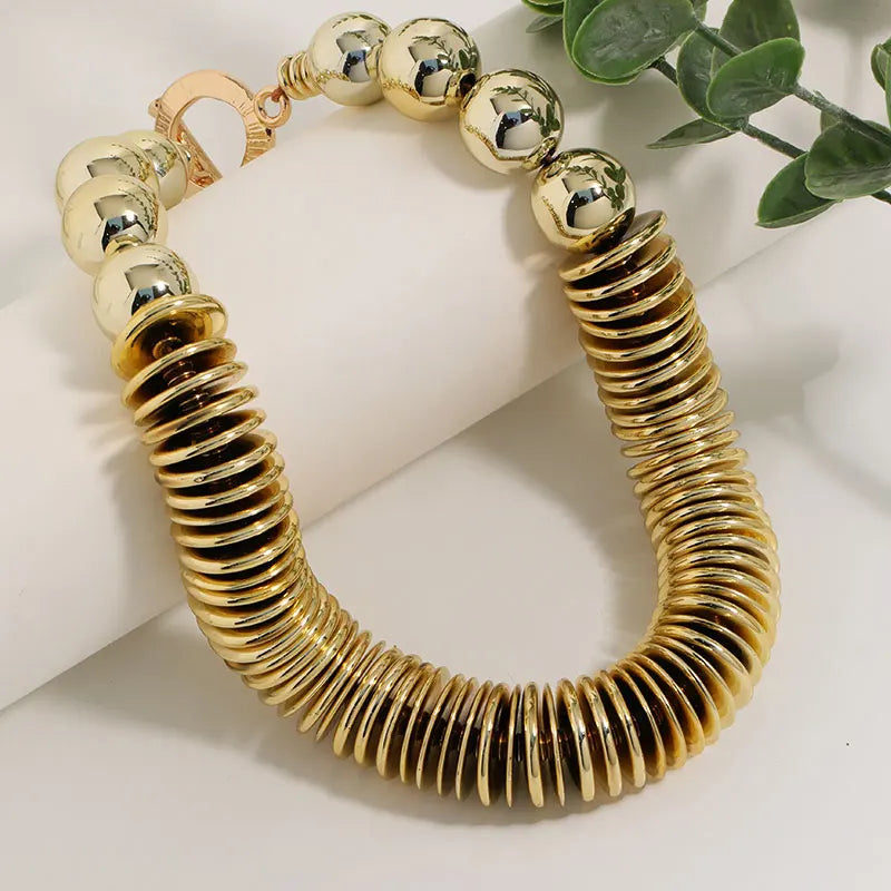 Colar Statement Discos Dourados Esferas Lisos | By Mireva