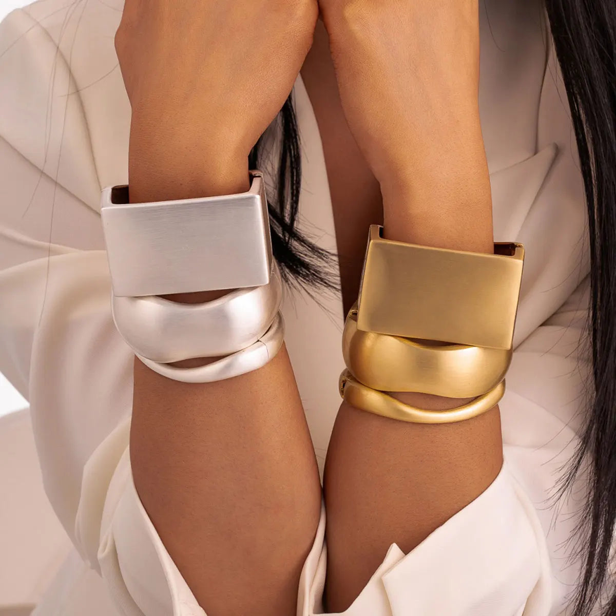 Pulseira Cuff Geométrica Dourada | By Mireva