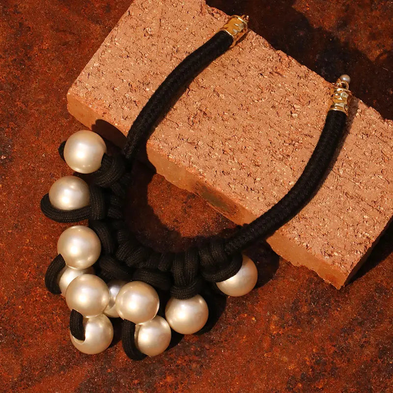 Colar de Pedra com Pérolas Grandes