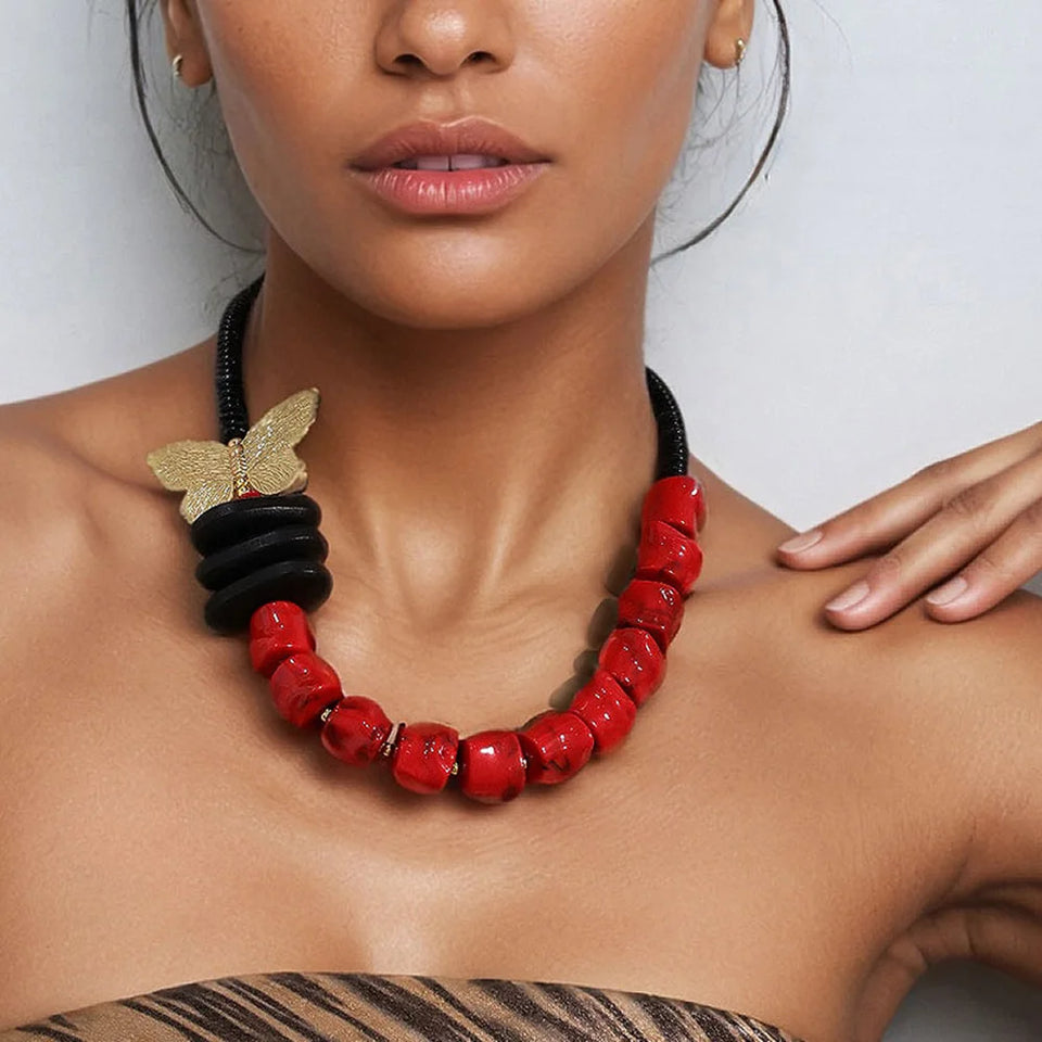 Colar Boho com Contas e Design de Borboleta