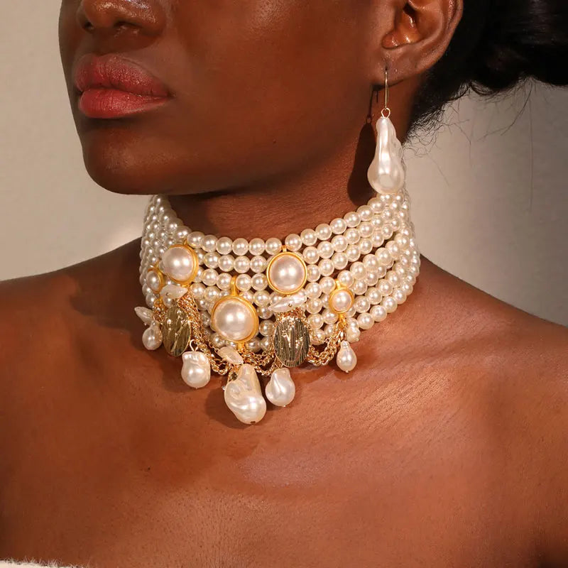 Choker de Pérolas Vintage com Pingentes Dourados + Brincos
