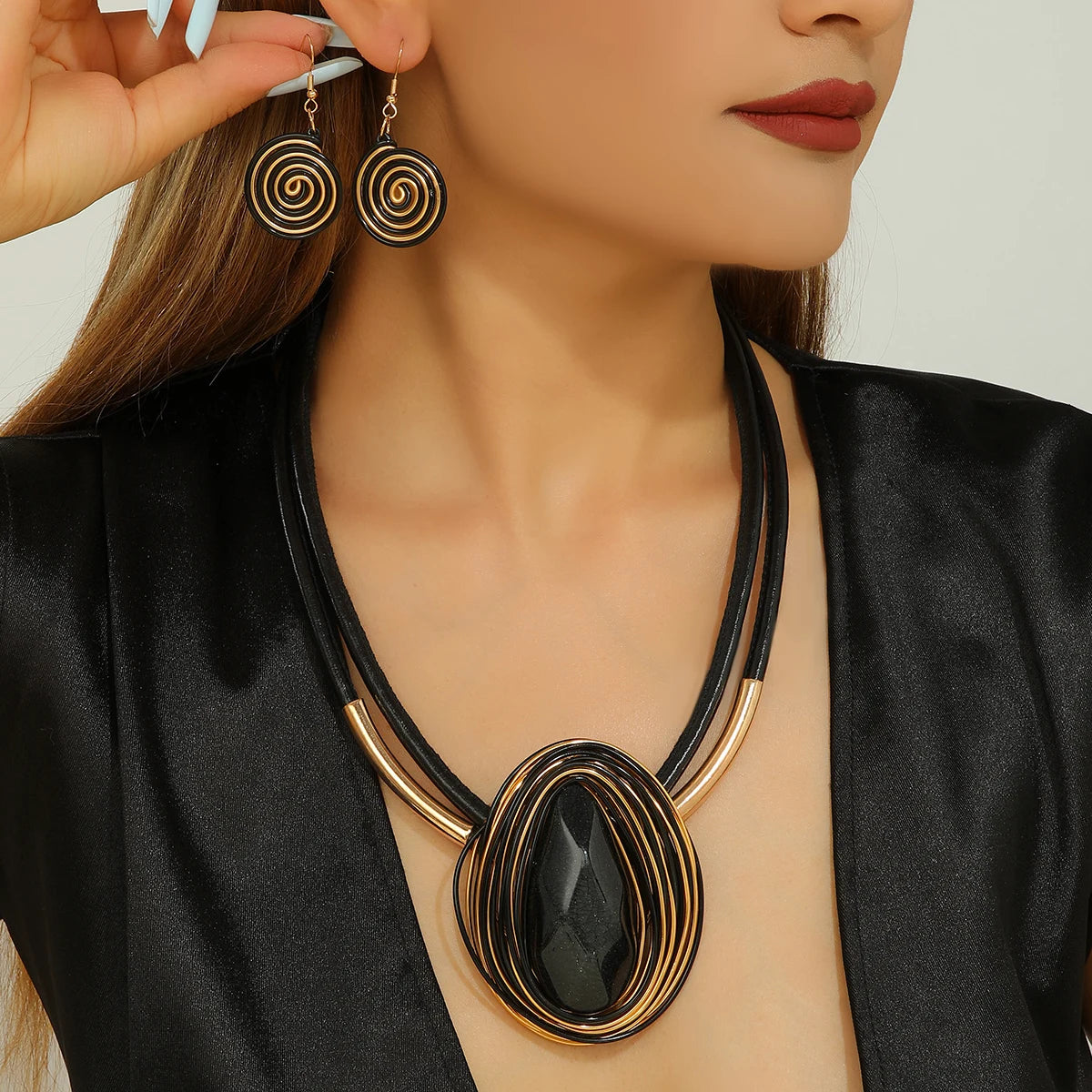 Conjunto Colar Brincos Gota Resina Arame Trançado | By Mireva