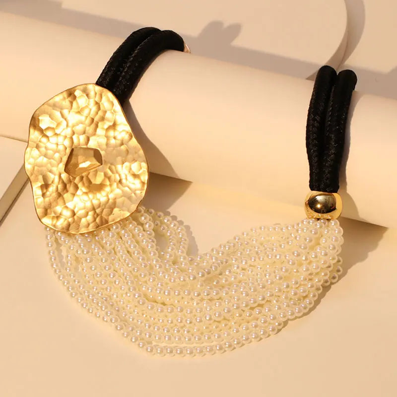 Colar Pérolas Harmonia Dourada By Mireva – Design com Pingente Dourado Texturizado