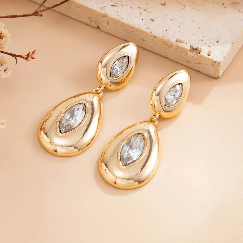 Brinco Dourado com Cristais Lapidados em Formato de Gota