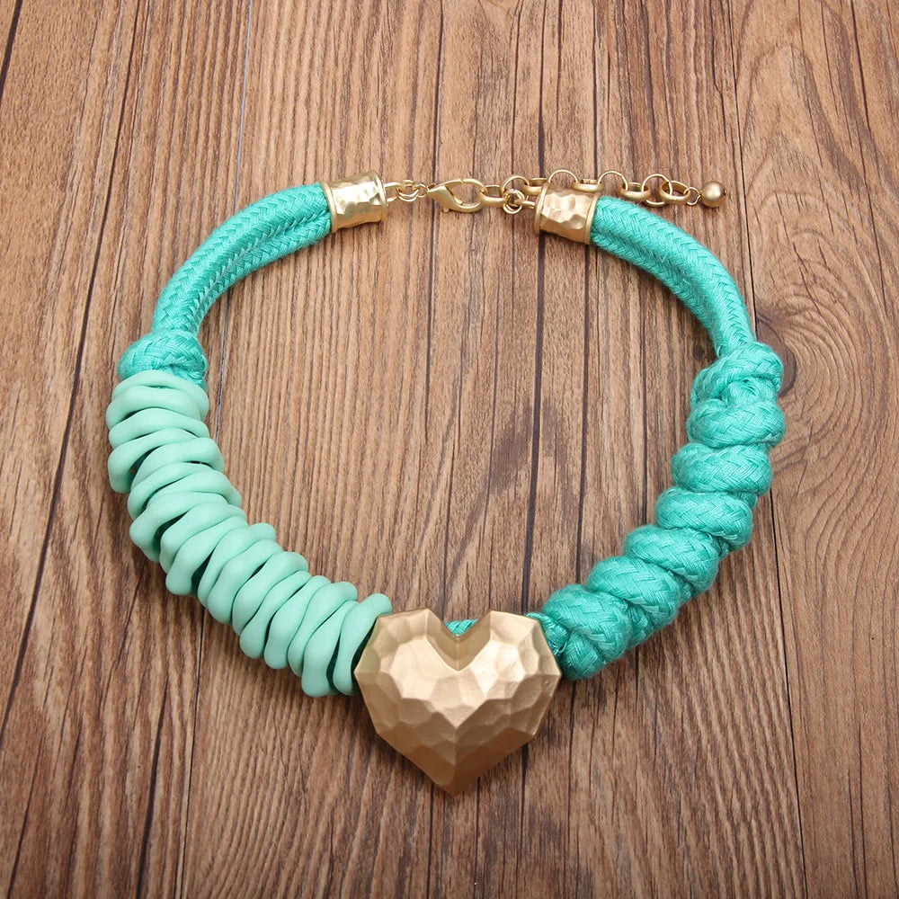 Colar de Cordas e Contas com Pingente de Coração