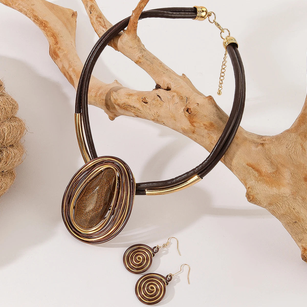 Conjunto Colar Brincos Gota Resina Arame Trançado | By Mireva