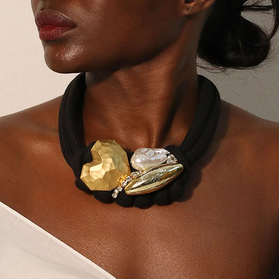 Colar Coração Dourado | By Mireva